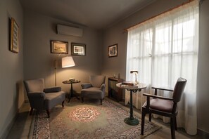 Luxury Room | Living area | Fireplace