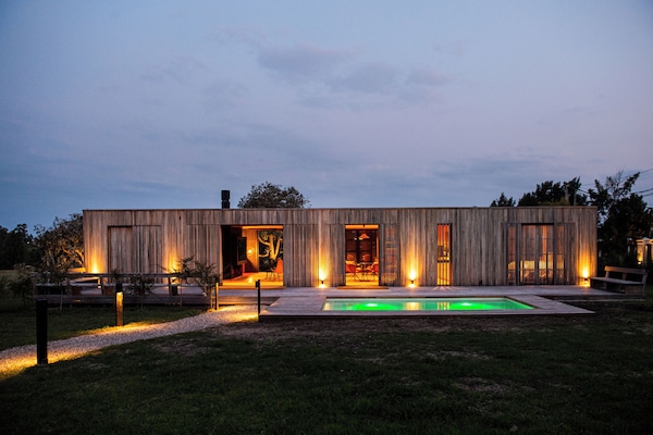 Casa de luxe | Caixa forta a l'habitació i escriptori