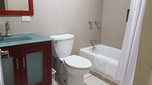 Asciugamani, sapone, carta igienica