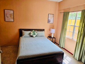 2 bedrooms, iron/ironing board, travel cot, free WiFi - Soufrière, St. Lucia 2BR Near Pitons Town Center Spacious + WiFi (Soufriere)