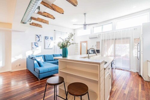 Le Plateau Stay with Terrace Near Cafés & Parks