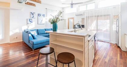 Le Plateau Stay with Terrace Near Cafés & Parks