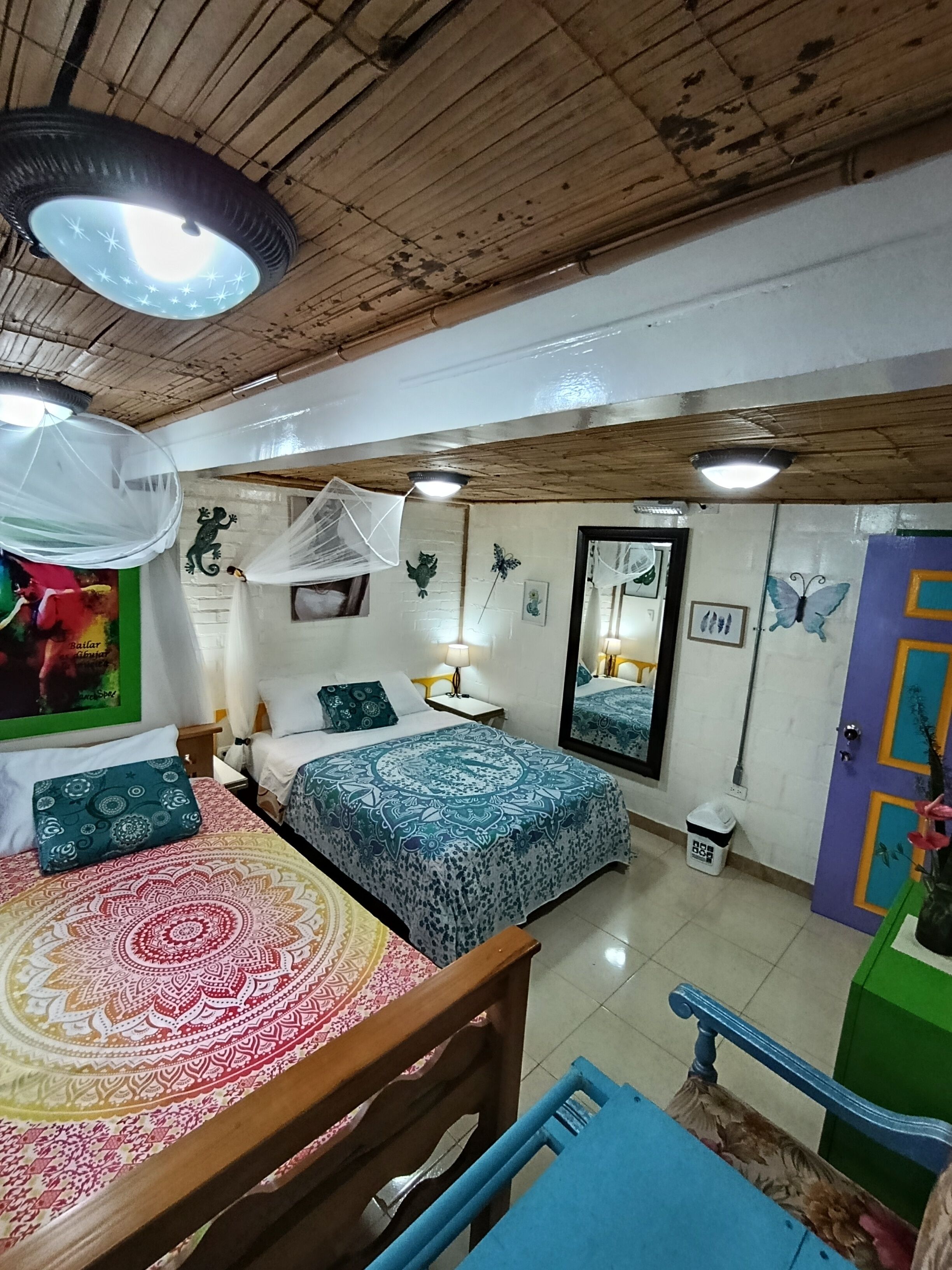 Familiekamer, 1 slaapkamer, en-suite badkamer, op benedenverdieping | Individueel gedecoreerd, een laptopwerkplek, gratis wifi