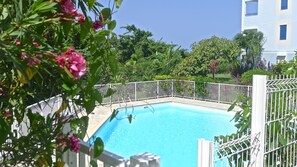 Outdoor pool - Large T1 with panoramic terrace overlooking the sea, swimming pool, close to beaches (Sainte-Anne)