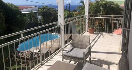 COZY COCOON WITH POOL, spacious three-bedroom air-conditioned apartment