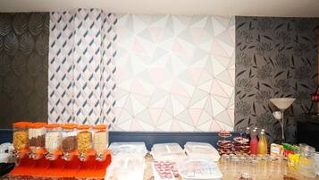 Free daily continental breakfast