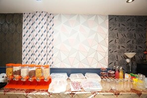 Free daily continental breakfast - Acorn Lodge Gatwick (Horley)