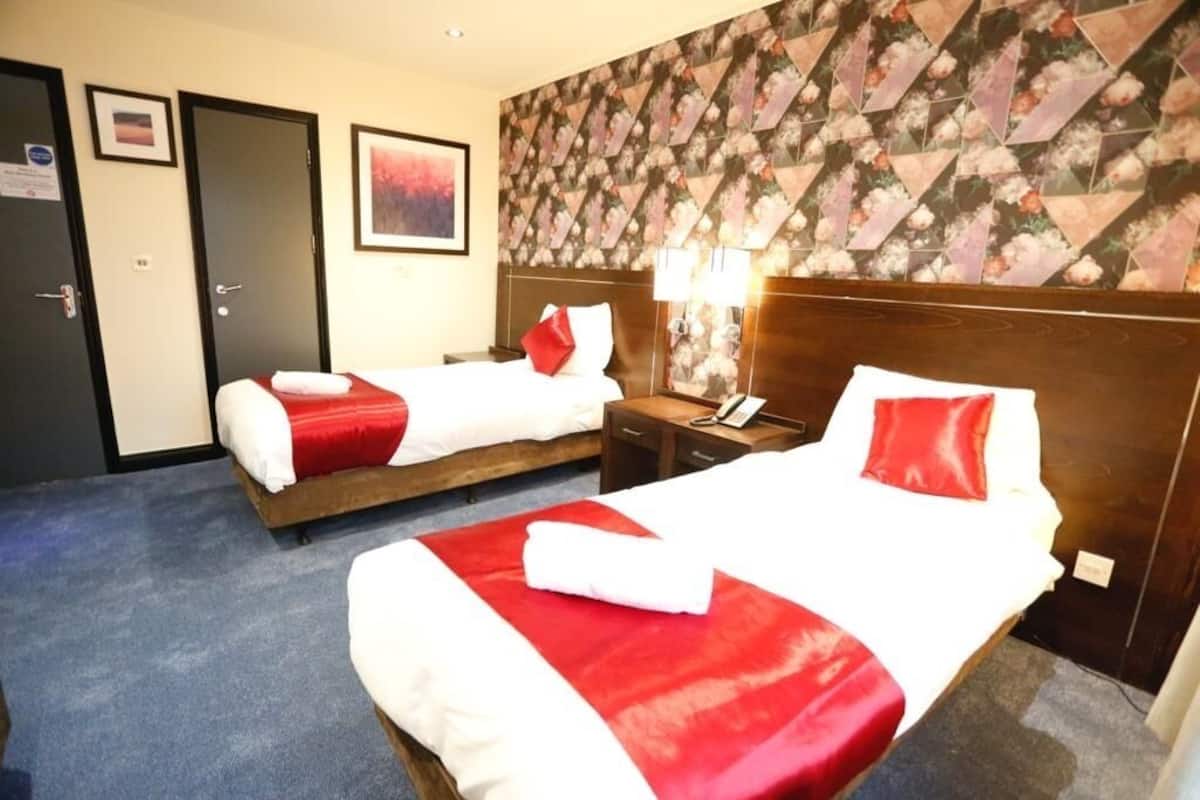 deluxe triple room | 1 bedroom, soundproofing, iron/ironing board, free wifi