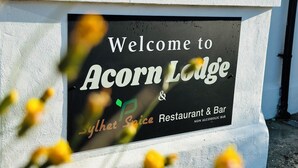 A welcome sign for Acorn Lodge & Sylhet Spice Restaurant & Bar. - Acorn Lodge Gatwick (Horley)