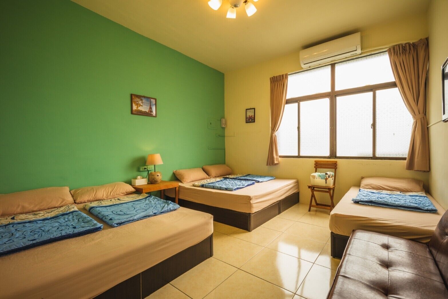 Standard-Vierbettzimmer, 1 Schlafzimmer, mit Bad | Kostenloses WLAN