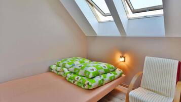 2 habitaciones, cuna de viaje, wifi gratis y ropa de cama