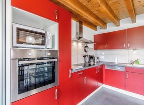 Frigorífic, forn, placa de cuina i torradora 
