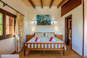 3 bedrooms, iron/ironing board, travel cot, free WiFi - Carbonell, villa with pool close to the sea. (Alcudia)
