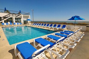 Inomhuspool och utomhuspool