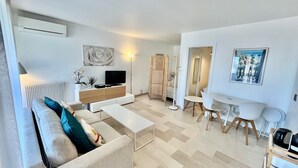 Unclassified image, 3 of 9, button - les Jardins de la Croisette 6 (Cannes)