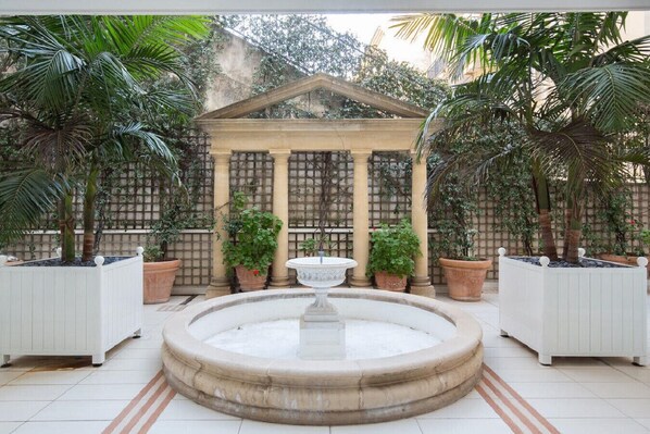 Property grounds - Palazzio 2 rooms old port area (Cannes)