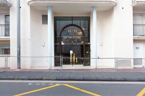 Exterior detail - Palazzio 2 rooms old port area (Cannes)