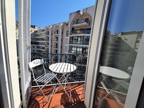 Outdoor dining - Carre d'or duplex (Cannes)