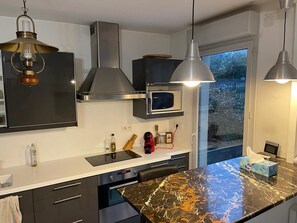 Private kitchen - Superb apartment in downtown residence (Étampes)