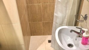 مناشف، صابون، ورق حمّام
