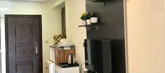 Convenient studio 13 mins to downtown - few steps to great food, cafes, shops