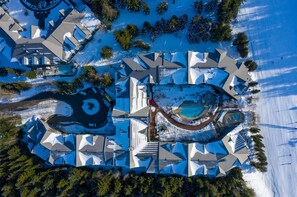 Exterior - Aspens On Blackcomb ski in ski out, hot tub, pool (Whistler)