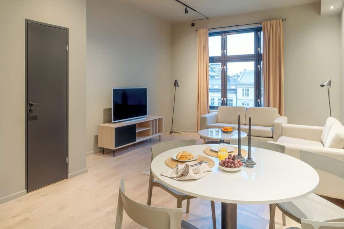 Apartment | Living area | 50-inch TV with cable channels