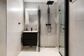 Standard Apartment, 1 Bedroom | Bathroom