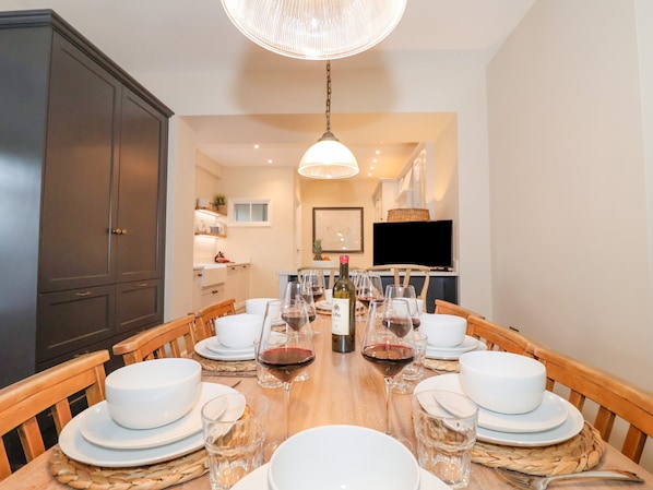 Cottage | Dining
