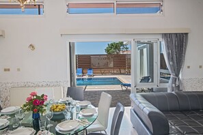 Villa, 4 camere da letto, piscina privata, vista giardino | Ristoranti