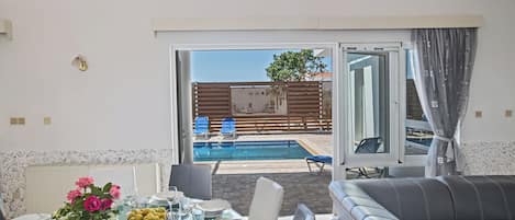 Villa, 4 Bedrooms, Private Pool, Garden View | Outdoor dining