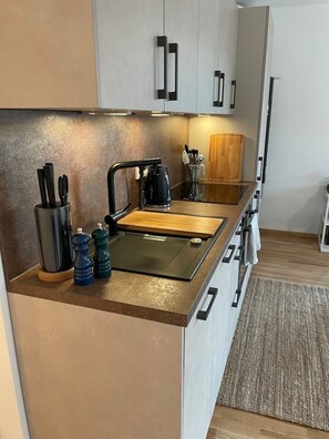 Køleskab, ovn, kogeplade, opvaskemaskine