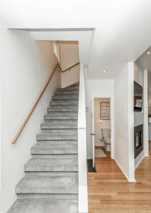 Interior - Gorgeous Midtown 3 Bedroom Home (Omaha)