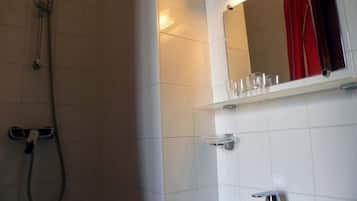 Classic Double Room | Bathroom