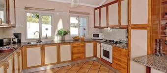 Delightful, modern villa in a quite and peaceful area. Private heated pool (opt)