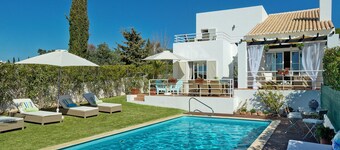 Delightful, modern villa in a quite and peaceful area. Private heated pool (opt)
