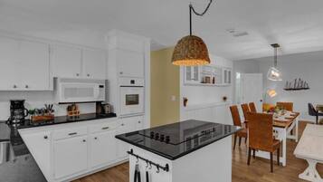 Kühlschrank, Mikrowelle, Ofen, Geschirrspüler