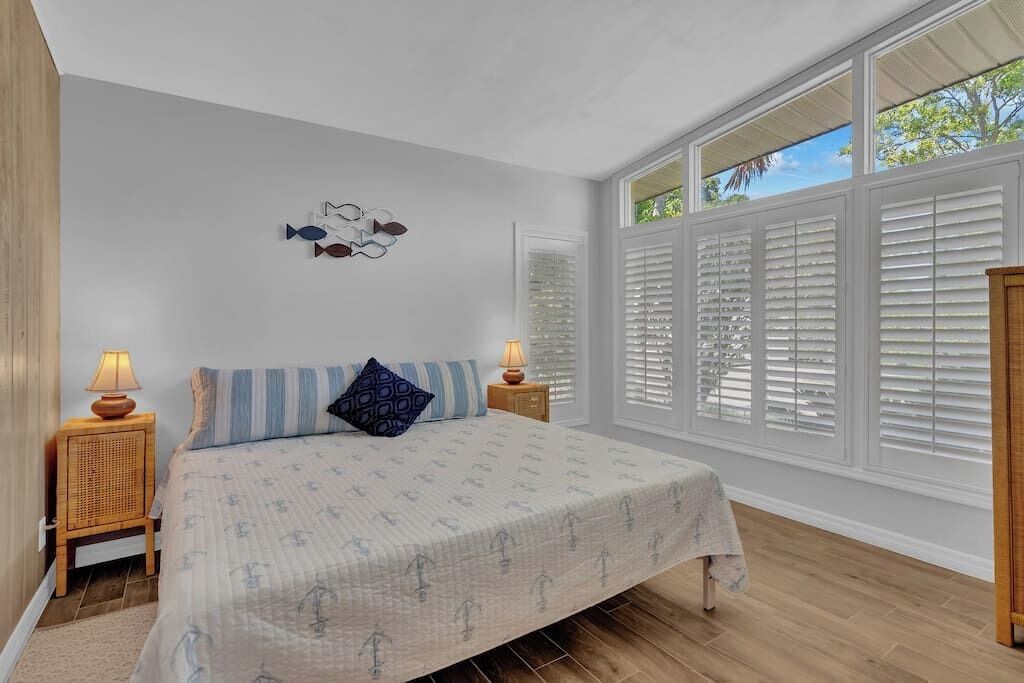 6 bedrooms, desk, travel cot, WiFi