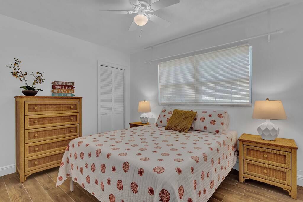 6 bedrooms, desk, iron/ironing board, travel crib