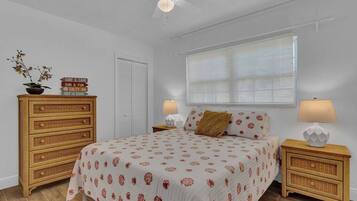 6 bedrooms, desk, iron/ironing board, travel crib