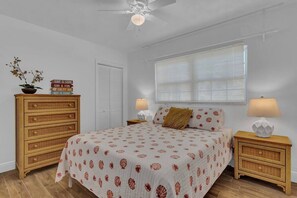 6 habitaciones, escritorio y tabla de planchar con plancha 