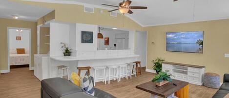 Fernseher, Tischtennisplatte