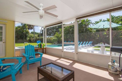 Central Vero Family Bungalow 6 Bed, 3 Bath w/ Heated Pool