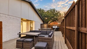 Outdoor common space - Spacious 5BR 2BA Home | Pool, Grill & Game Room (The Colony)