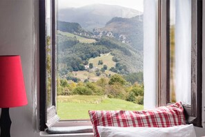 Interior - Vacation House, full rental for 17 people with Garden, Barbecue and Swimming Pool. (Trucios-Turtzioz)