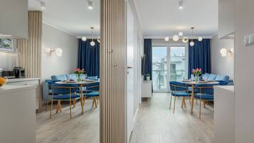 Deluxe Apartment | Hypo-allergenic bedding, iron/ironing board, free WiFi, bed sheets