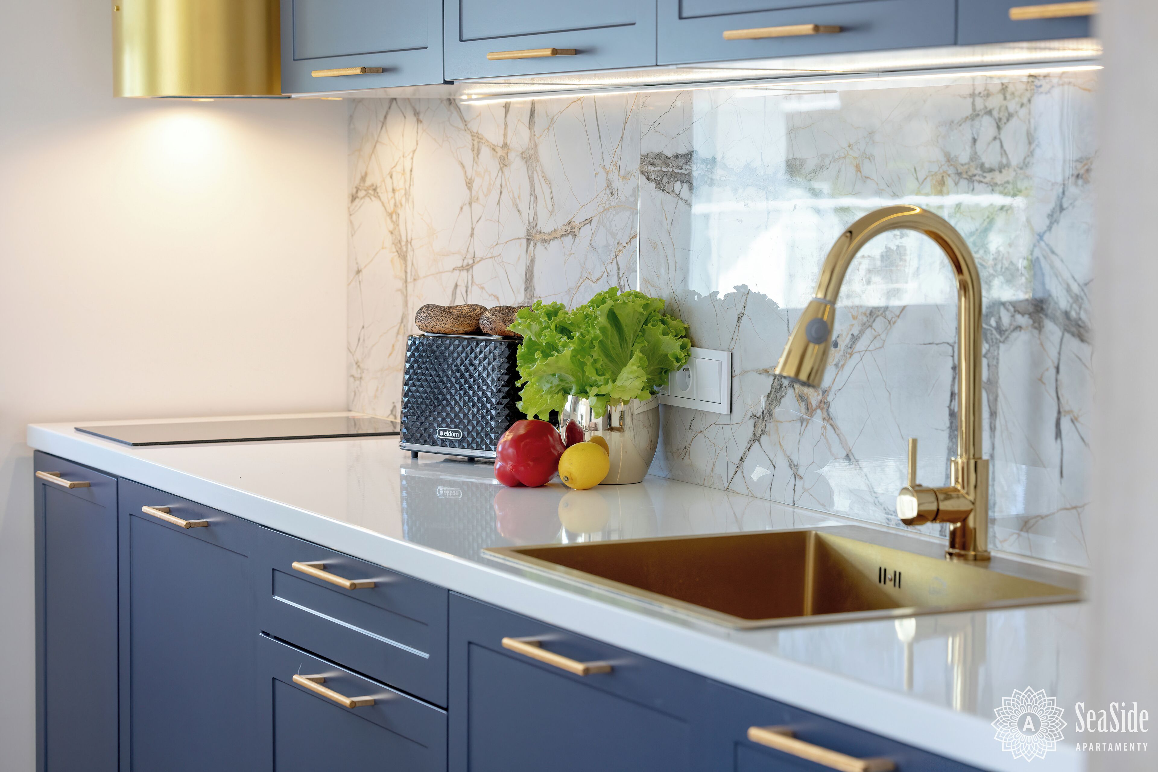 Design Apartment | Private kitchen | Fridge, microwave, stovetop, coffee/tea maker