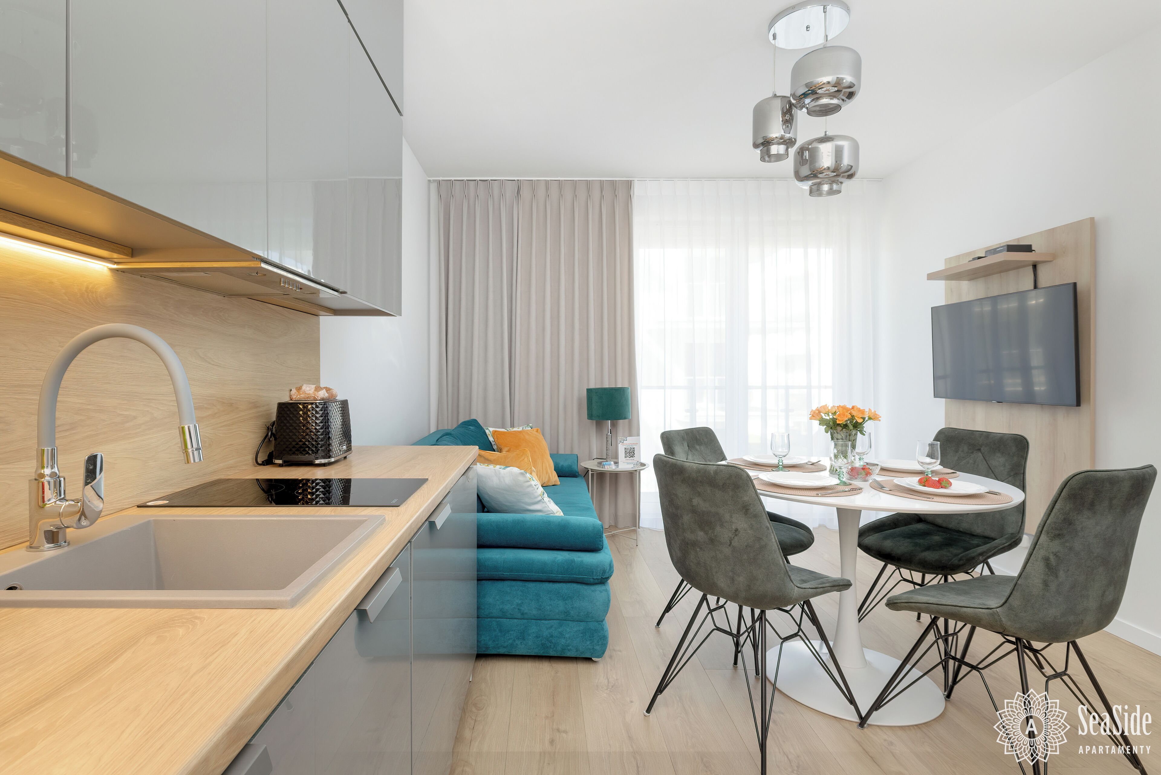 Classic Apartment | Private kitchen | Fridge, microwave, stovetop, coffee/tea maker