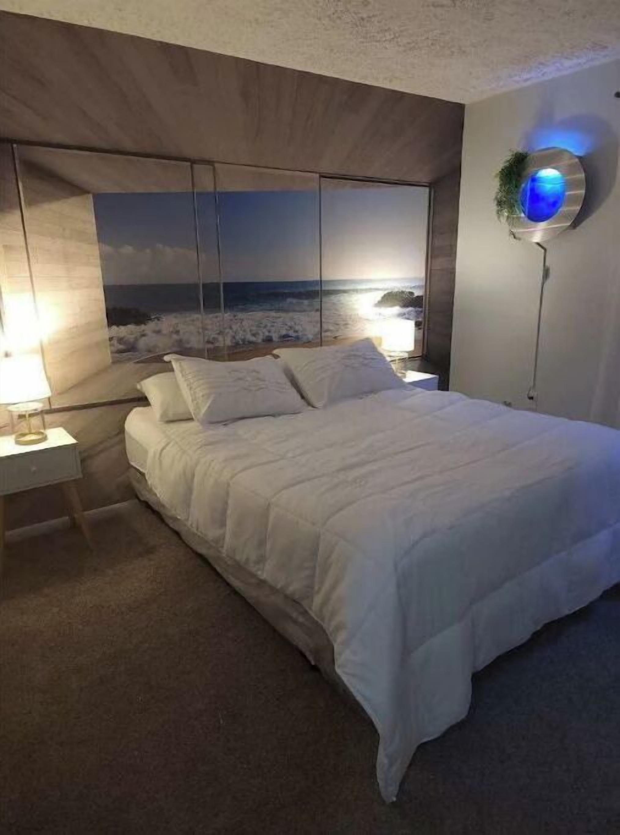 2 makuuhuonetta, työpöytä, silitysrauta/-lauta, ilmainen Wi-Fi