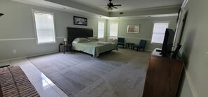 4 bedrooms, desk, iron/ironing board, free WiFi